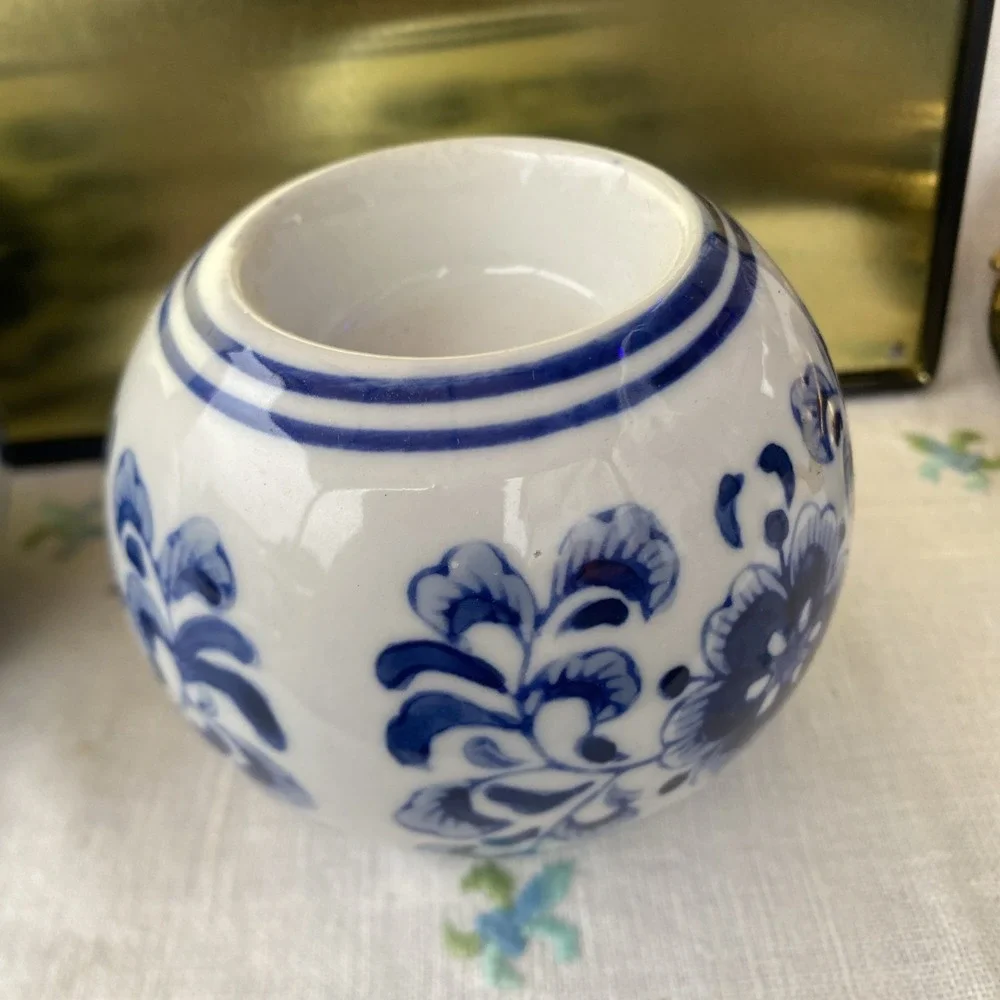 VTG Pair Of Round Blue and White Floral Porcelain Chinoiserie Tea‎ Light Holder